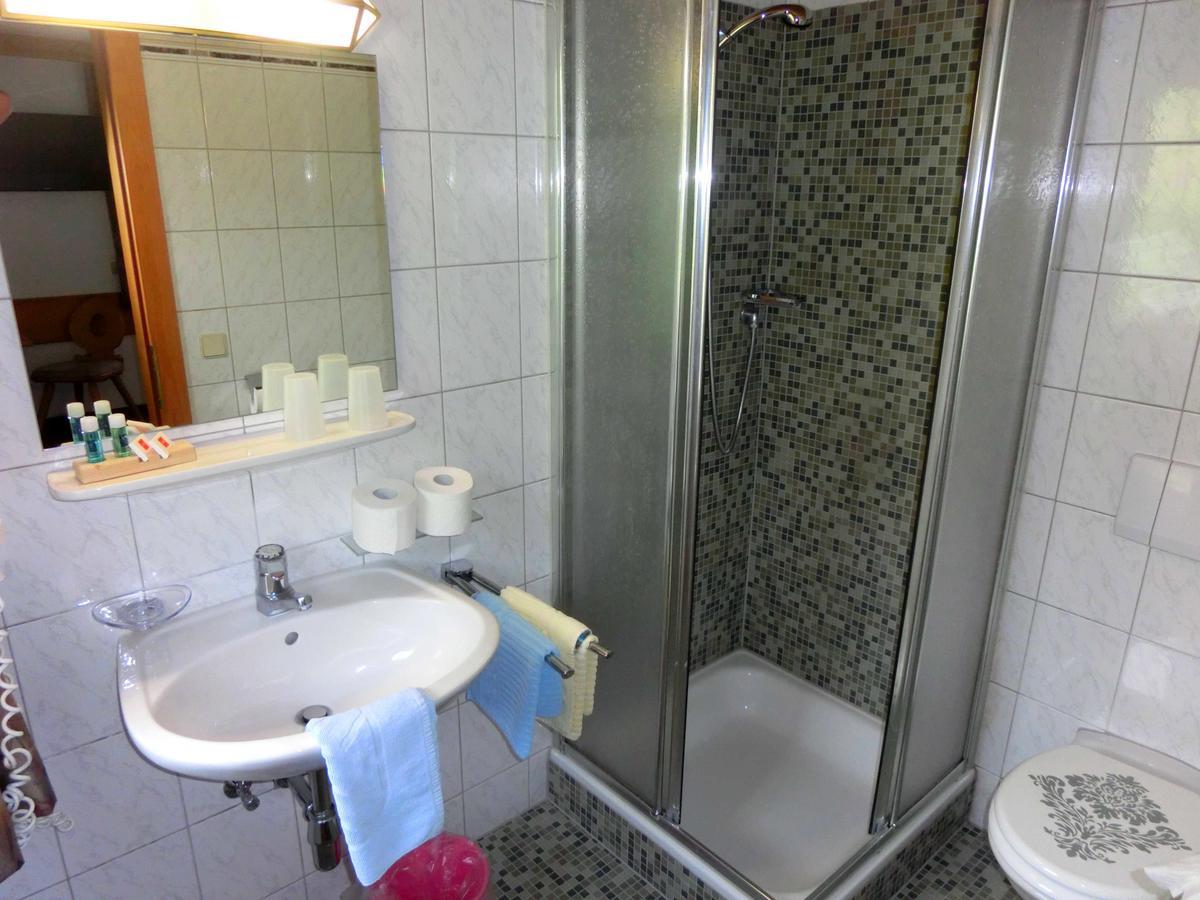 Pension Enzian Niederau Zimmer foto